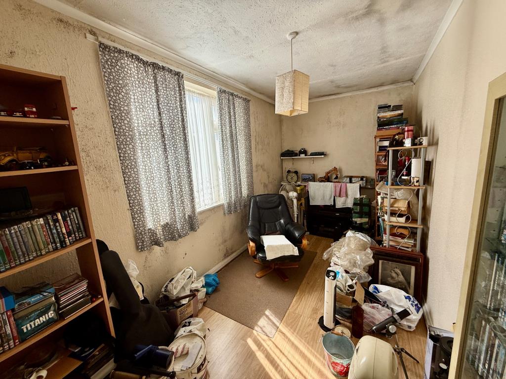 Lot: 55 - CAR FORECOURT, WORKSHOP AND RESIDENTIAL ACCOMMODATION - Bedroom three